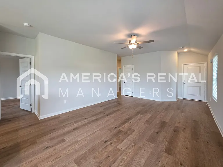 1028 John Ave — Photo 8
