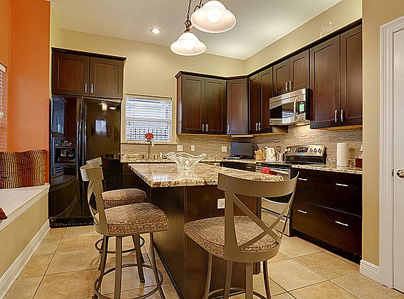5th image of 1008 Chateau Lafitte Dr W