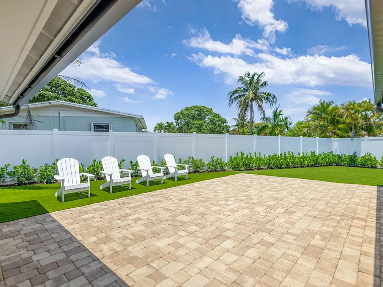 204 W Whitney Dr — Photo 40