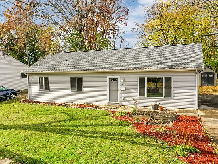 2434 Pinecrest Ave — Photo 36