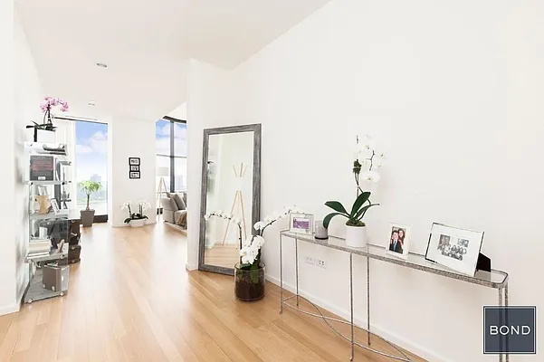 Rented by Bond New York | media 17