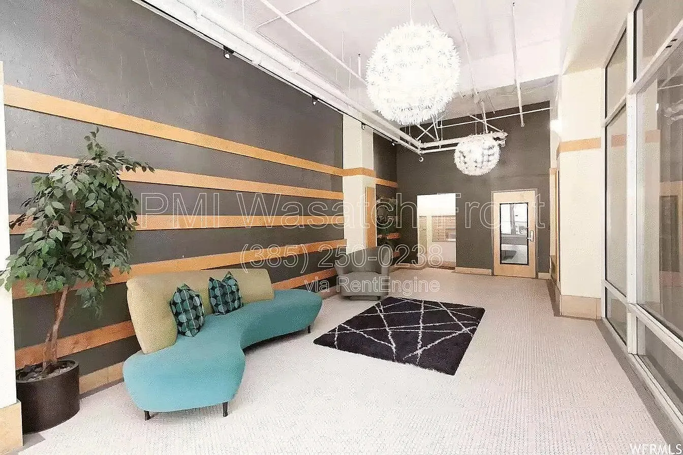 2 bed, 1.0 bath, 792 sqft, $2,295 — Photo 2