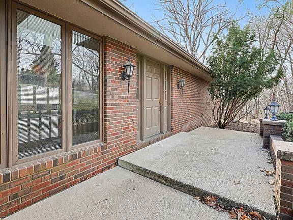 3rd image of 2062 Hickory Trl