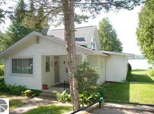 7574 Crystal Beach Rd NW, Rapid City, MI 49676