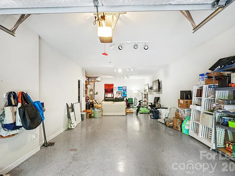 239 N Dotger Ave — Photo 9