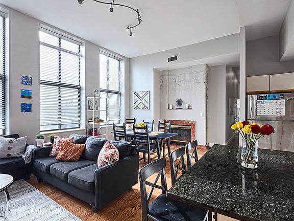 3rd image of 841 Parker St APT 306