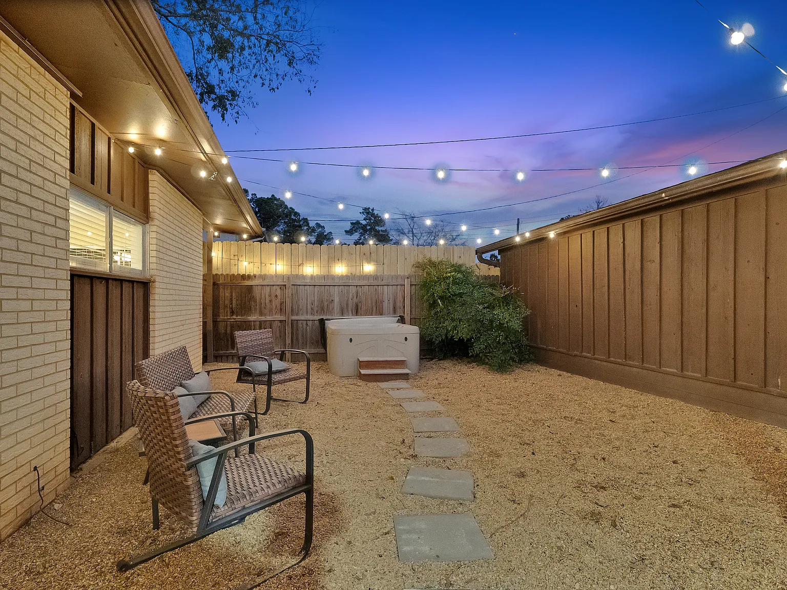 3 bed, 1445 sqft, $3,000 — Photo 2