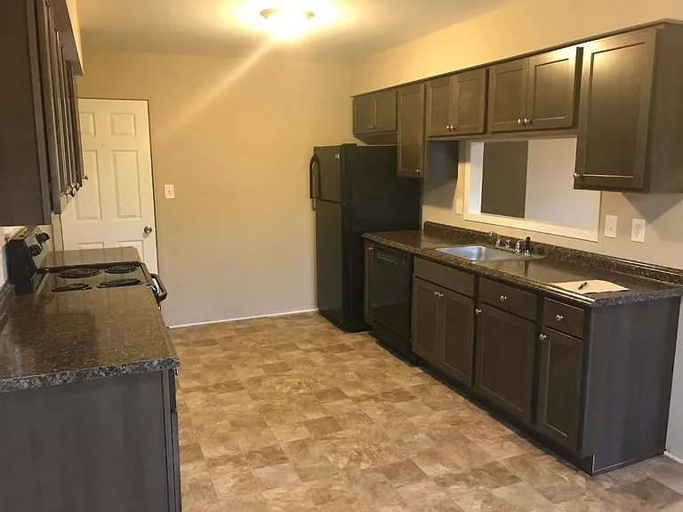 22412 Milner St — Photo 3