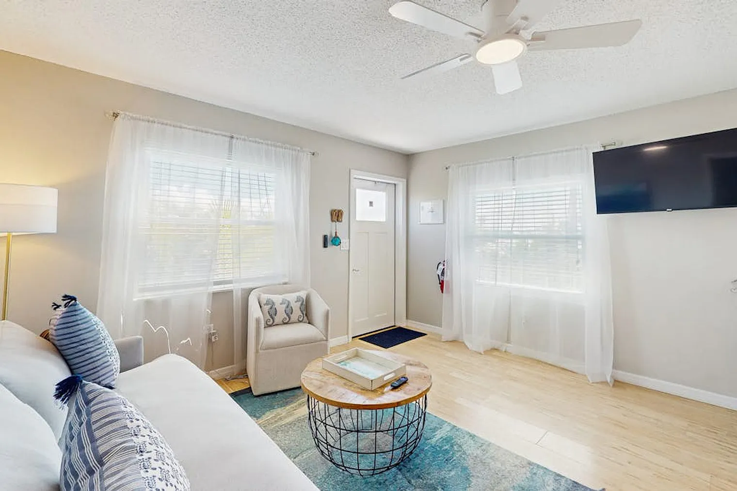 1 bed, 1.0 bath, 548 sqft, $3,292 — Photo 3