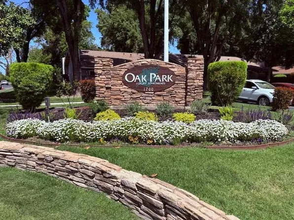 Oak Park Apartments