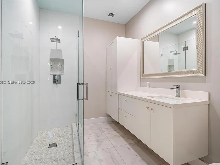 511 Madeira Ave — Photo 16