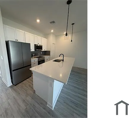 2210 Wayne Ave S — Photo 8