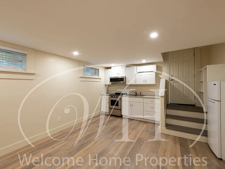 916 Penrose Ave — Photo 4