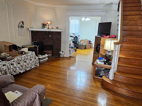 4th image of 6204 Gardenia St