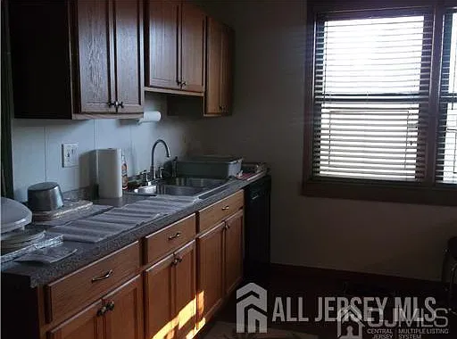 3 bed, 2.0 bath, 2832 sqft, $2,600 — Photo 4