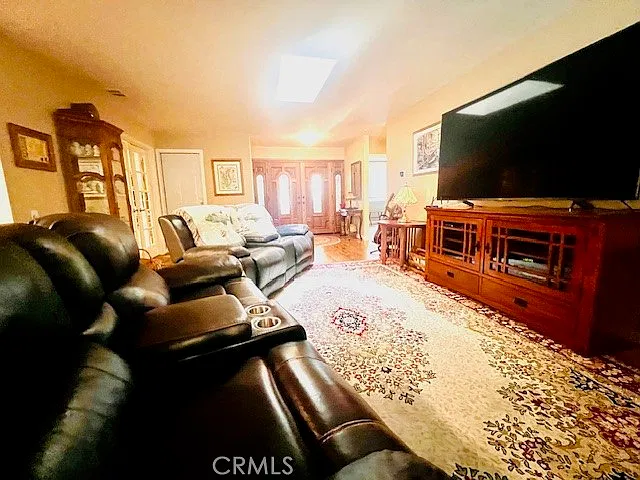 3 bed, 2.0 bath, 1770 sqft, $4,300 — Photo 4