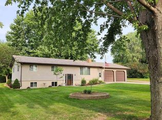 18201 Lake Ave, Le Mars, IA 51031