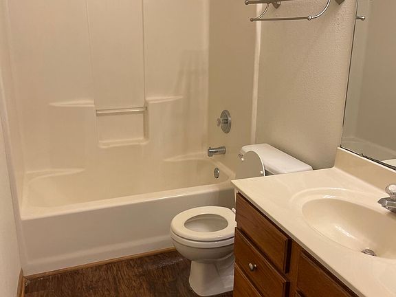 2nd image of 3425 Knipp Dr #C