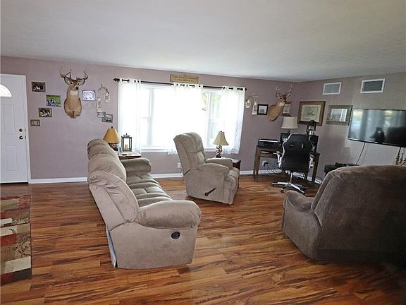 3rd image of 15529 Providence Pike