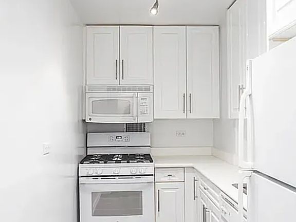5th image of 888 8th Ave APT 11R