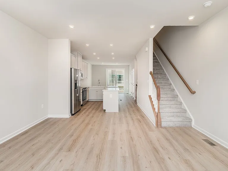 4936 Dunhaven Dr — Photo 4