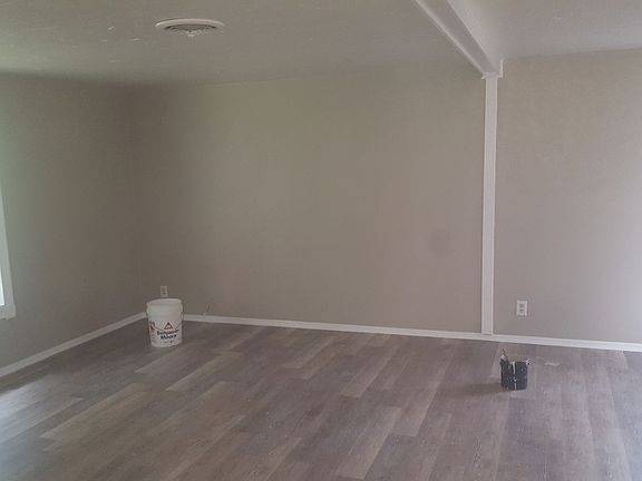 3rd image of 411 Jarman Dr