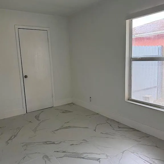 501 SW 83rd Ave — Photo 9