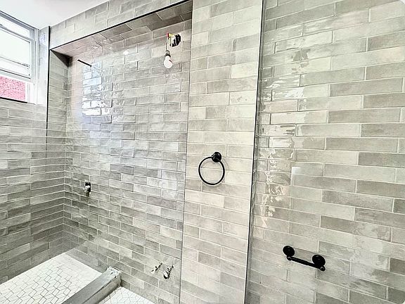 4th image of 493 7th Ave #3F