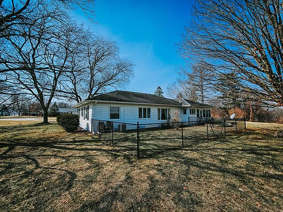 5th image of 2 Crescent Ct