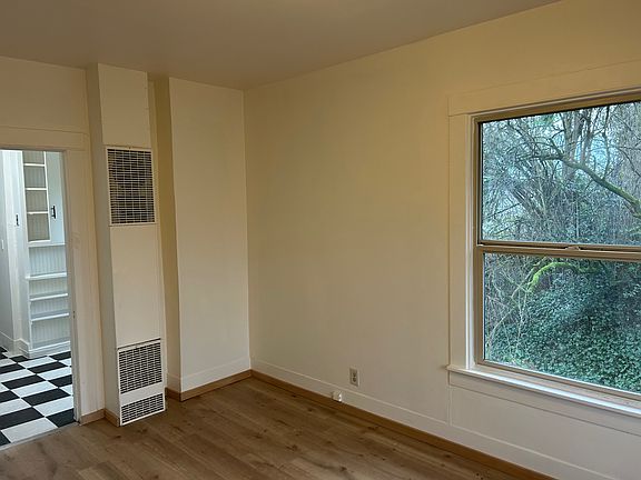 4th image of 4216 36th Ave S #1
