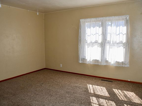 5th image of 216 6th St W