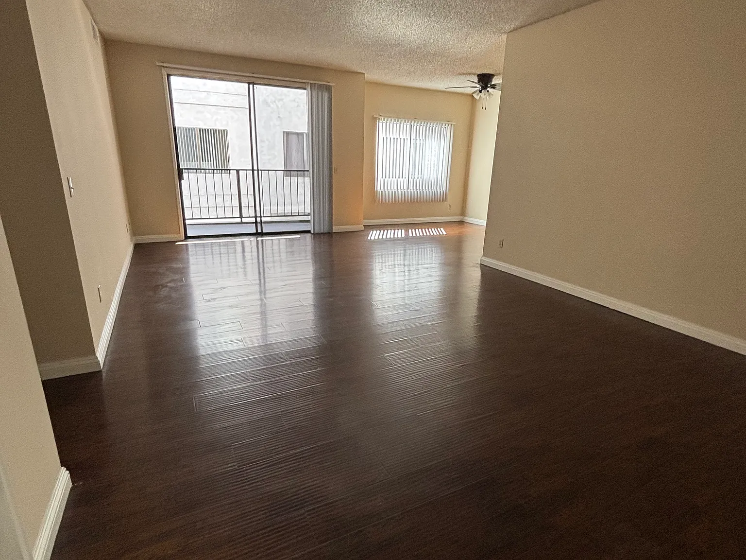 3 bed, 1430 sqft, $3,450 — Photo 2
