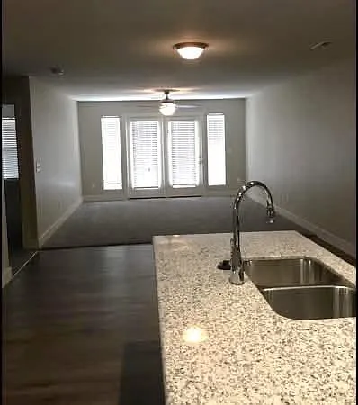 3 bed, 2.5 bath, 1800 sqft, $1,500 — Photo 4
