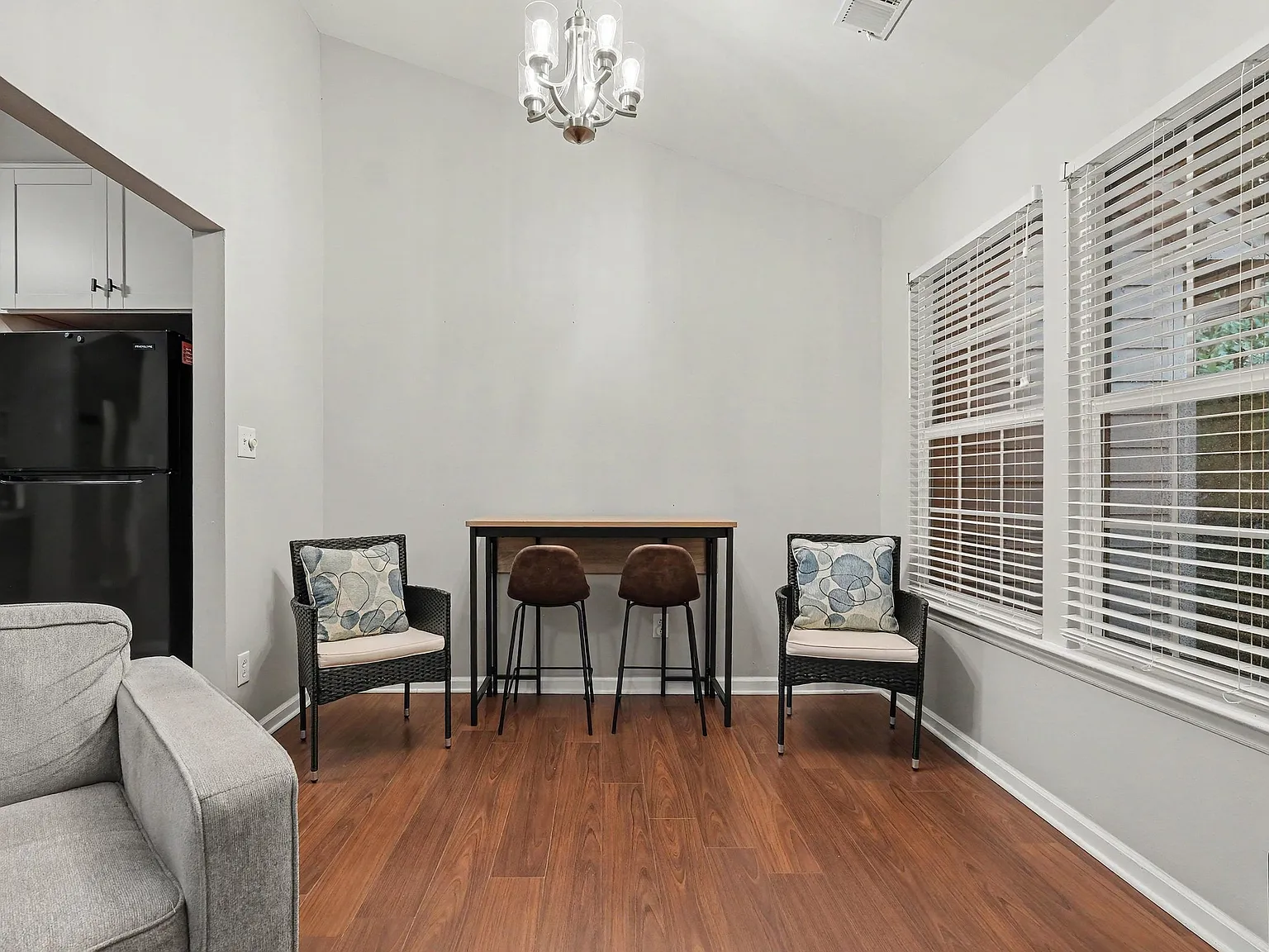 2 bed, 914 sqft, $1,650 — Photo 4