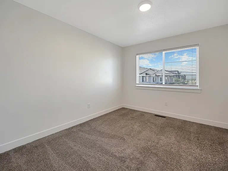 10 S 410 W — Photo 26