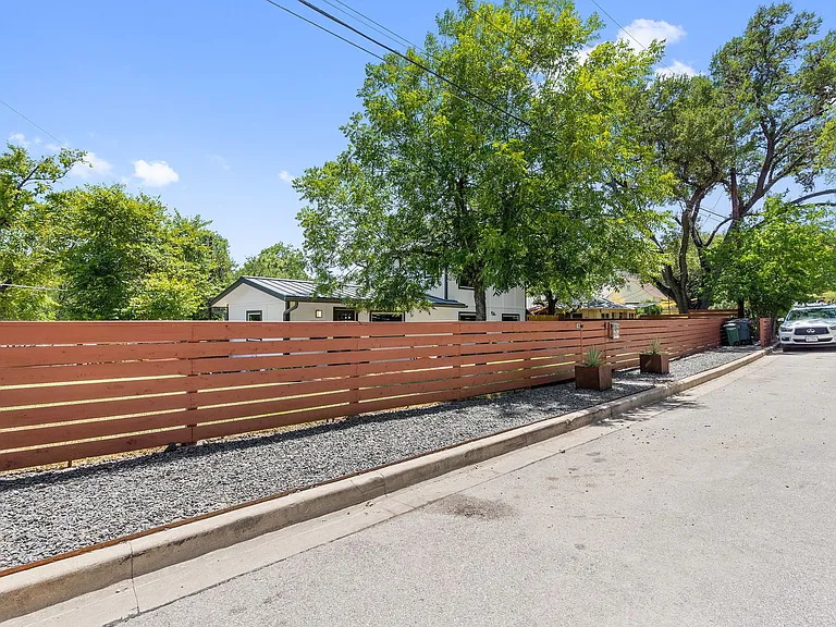 1025 Bonham Ter — Photo 2