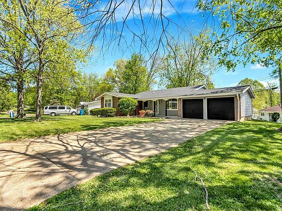 3rd image of 11990 Rollingsford Dr