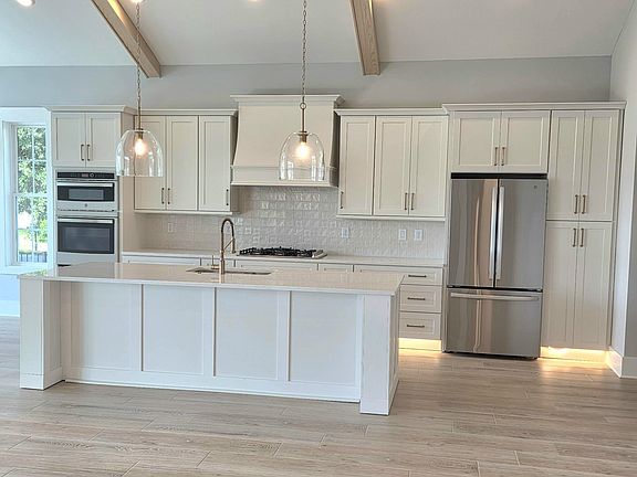 4th image of 993 Crystal Waterway Dr.