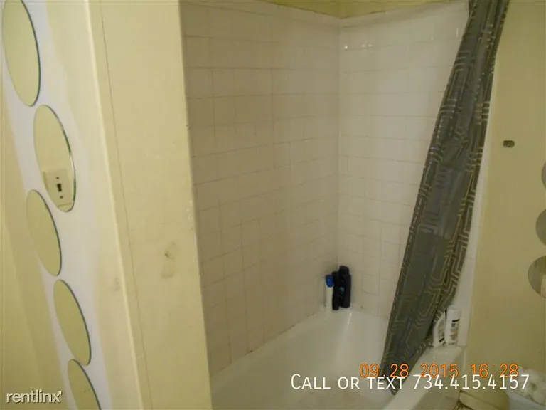 1002 Packard St — Photo 31