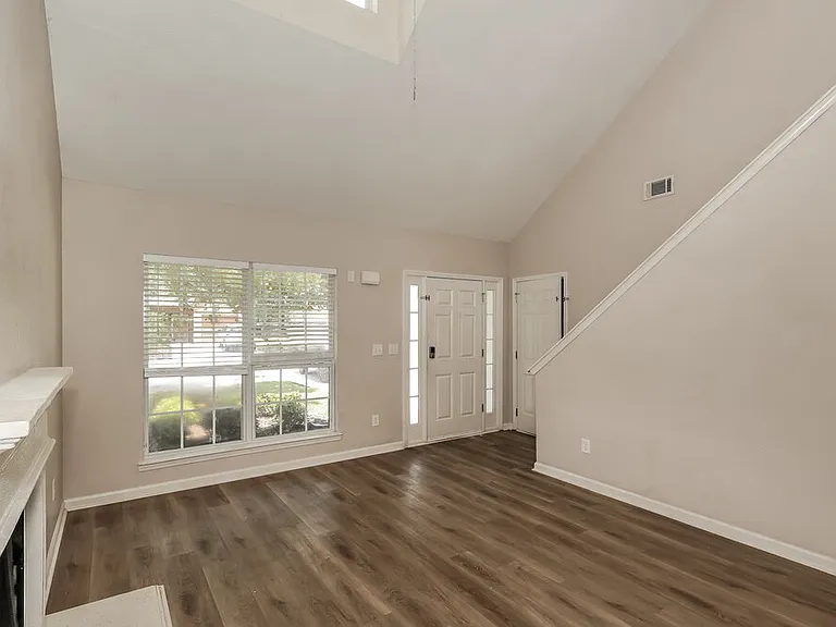4423 Ravenwood Dr — Photo 6