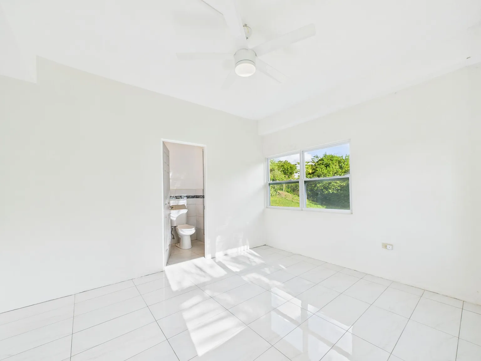 2 bed, $1,950 — Photo 4
