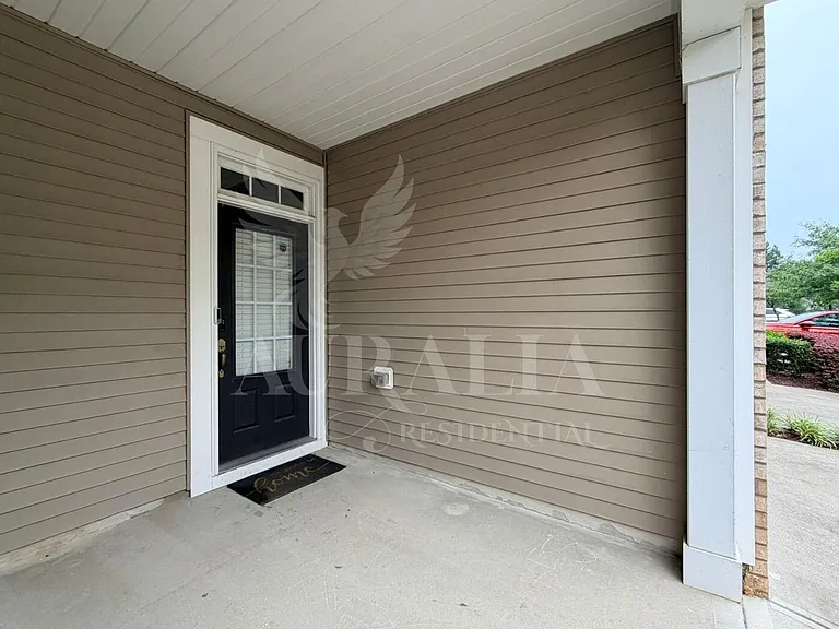 907 Saratoga Dr — Photo 4