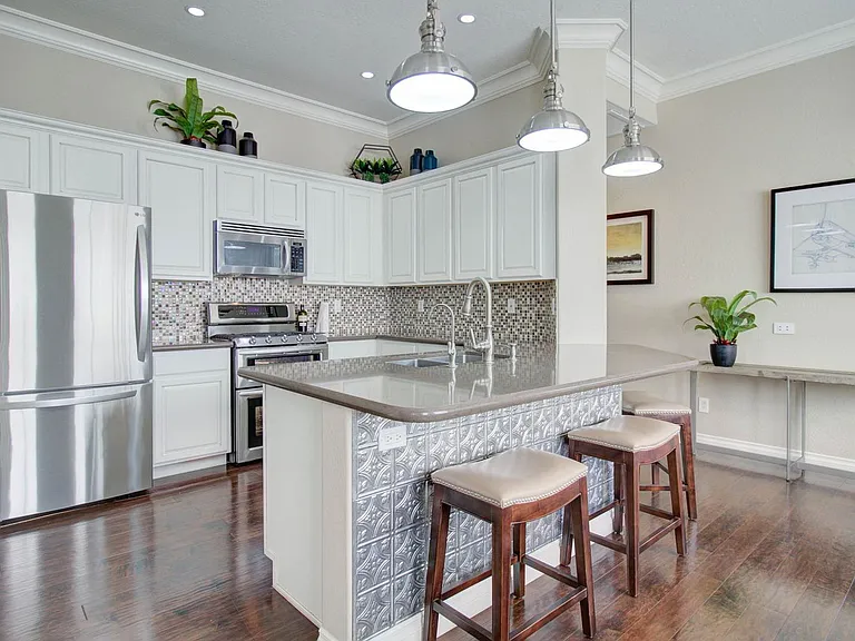 1833 W Periwinkle Way — Photo 16
