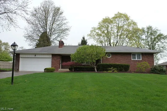 312 Hopewell Dr photo 1