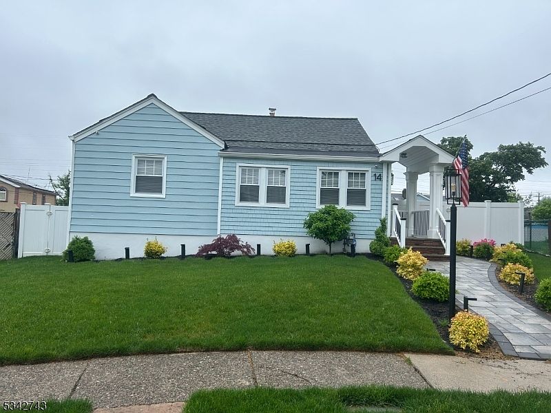 1st image of 14 Allan Dr