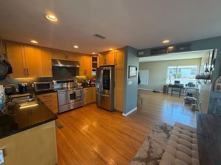 3628 Lloyd Pl — Photo 2