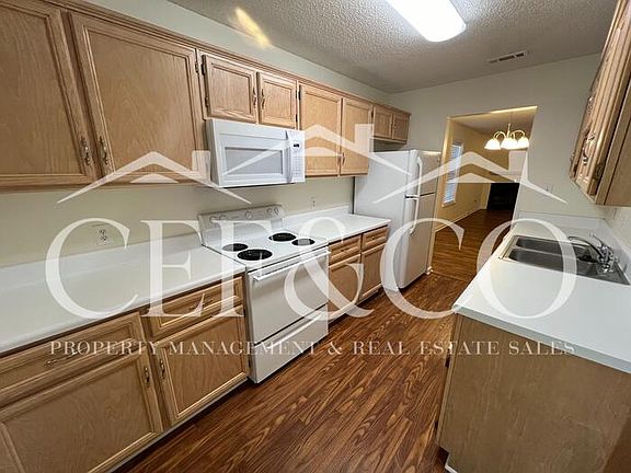 3rd image of 61 Sweetbriar Ln