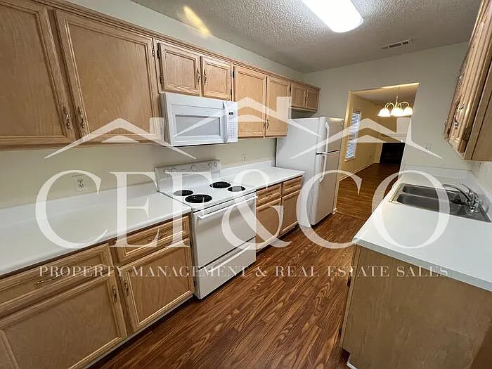 61 Sweetbriar Ln — Photo 3