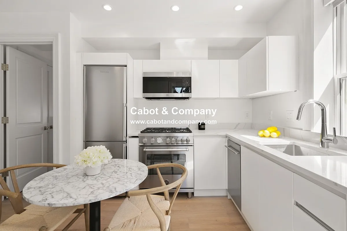 Building Photo - 112 Myrtle St #4B