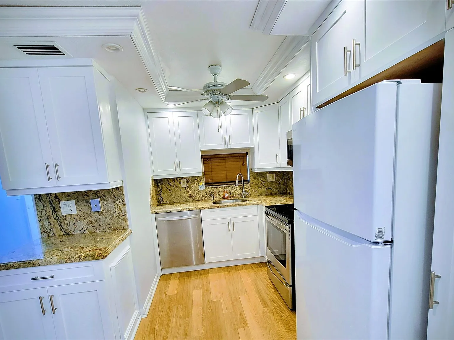 2 bed, 2.0 bath, 1170 sqft, $1,850 — Photo 2